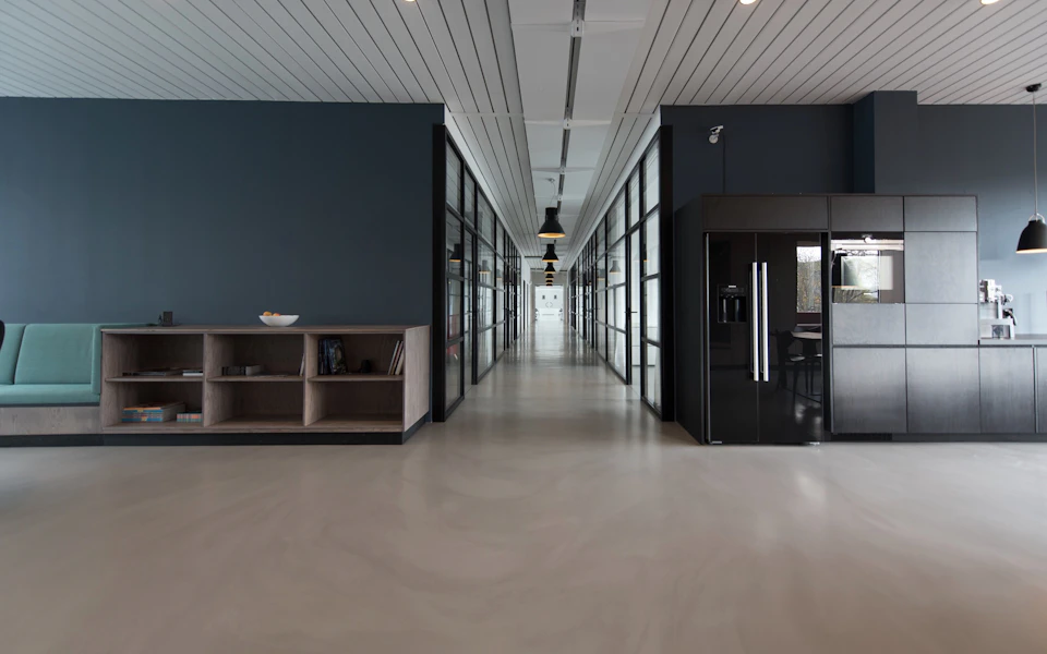 Modern ofis ortamında iletişim ve iş birliği